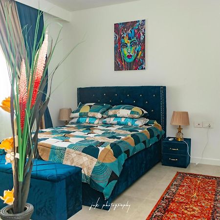 Luxury 2 Bedroom Apartment With Huge Balcony , Pool, Gym At Tribute House Accra Bagian luar foto